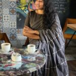 Anumol Instagram - The @roukabysreejithjeevan Saree, with its unique blend of elegance and contemporary flair, has truly stolen my heart. @nattupaathakal click #moviepromotionlooks #pendulumreleasing #anumol #anuyathra #roukasaree