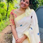 Anumol Instagram - Timeless Elegance !!! These pictures capture me wearing this gorgeous saree at three different times! From Onam 2020 to now, it's still as stunning as ever, proving that repeating clothes is the ultimate fashion wisdom! 💚 Embracing sustainable style and cherishing precious memories, this saree holds a special place in my heart. Saree from @naithubysruthiprasanth #TimelessElegance #RepeatingClothes #CherishedMemories #SustainableFashion #OnamSaree #FashionWisdom Kalamassery, India