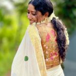 Anumol Instagram - Timeless Elegance !!! These pictures capture me wearing this gorgeous saree at three different times! From Onam 2020 to now, it's still as stunning as ever, proving that repeating clothes is the ultimate fashion wisdom! 💚 Embracing sustainable style and cherishing precious memories, this saree holds a special place in my heart. Saree from @naithubysruthiprasanth #TimelessElegance #RepeatingClothes #CherishedMemories #SustainableFashion #OnamSaree #FashionWisdom Kalamassery, India
