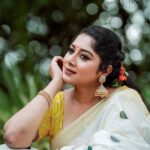 Anumol Instagram - Timeless Elegance !!! These pictures capture me wearing this gorgeous saree at three different times! From Onam 2020 to now, it's still as stunning as ever, proving that repeating clothes is the ultimate fashion wisdom! 💚 Embracing sustainable style and cherishing precious memories, this saree holds a special place in my heart. Saree from @naithubysruthiprasanth #TimelessElegance #RepeatingClothes #CherishedMemories #SustainableFashion #OnamSaree #FashionWisdom Kalamassery, India