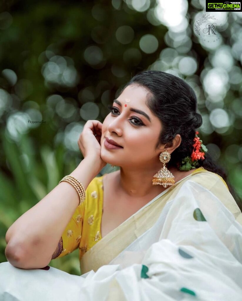 Anumol Instagram - Timeless Elegance !!! These pictures capture me wearing this gorgeous saree at three different times! From Onam 2020 to now, it's still as stunning as ever, proving that repeating clothes is the ultimate fashion wisdom! 💚 Embracing sustainable style and cherishing precious memories, this saree holds a special place in my heart. Saree from @naithubysruthiprasanth #TimelessElegance #RepeatingClothes #CherishedMemories #SustainableFashion #OnamSaree #FashionWisdom Kalamassery, India