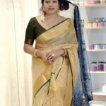 Anumol Instagram – 🌟 Embrace Elegance! 🌟
Saree of the Season! 🌸

This mesmerizing saree has everyone asking for more! 💕 Can’t blame them, it’s simply stunning! 

And its a saree from @naithubysruthiprasanth 
Clicked by @sumeshnsivadasphotography 
Event @lphntstories.by.roshna inauguration 

#SareeStyle #TrendyTradition #FashionFusion #ClassicBeauty #SareeGoals #InstaSaree #SareeSwag #DrapedInElegance #SareeDiva #SareeEnvy #SareeSensation #SareeGlam #SareeInspiration #SareeTrend #EthnicElegance #TraditionalWeaves #SareeTales #SareeSlay #InstaFashion #IndianAttire #TraditionalChic #SareeSoiree #StylishSaree #SareeVibes Ernakulam
