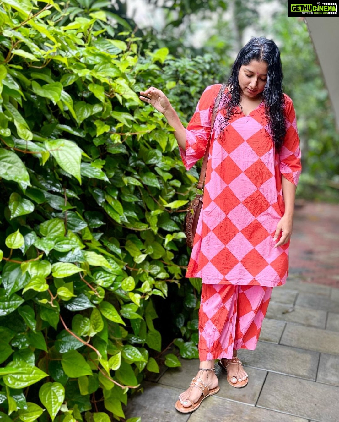 Anumol Instagram - Embracing the carefree vibes today: just out of the shower, non-ironed dress, and no mood for posing. Keeping it real ! Wearing @theloom.in #LazyDays #CarefreeVibes #NoFilterNeeded #NaturalBeauty #JustShowered #EffortlessStyle #EmbracingRelaxation #AuthenticSelf #Unapologetic #KeepinItReal #SelfLove #chillmode Rayiranellur,Naduvattam