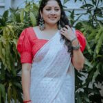 Anumol Instagram - Photograhy @sharath_padikkal_photography In fream @anumolofficial @anu_yathra @akpa_official @akpa_vengara_mekhala @akpamalappuram