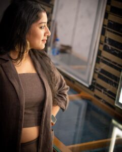 Anumol Instagram - Which picture gives you heart eyes the most 😍😍😍🧿

@tall_shooter clicks
Wearing @saltstudio 
Styled by @diyaaa_john 

#photodump #unedited #anumol #anuyathra #moviepromotions #bts
