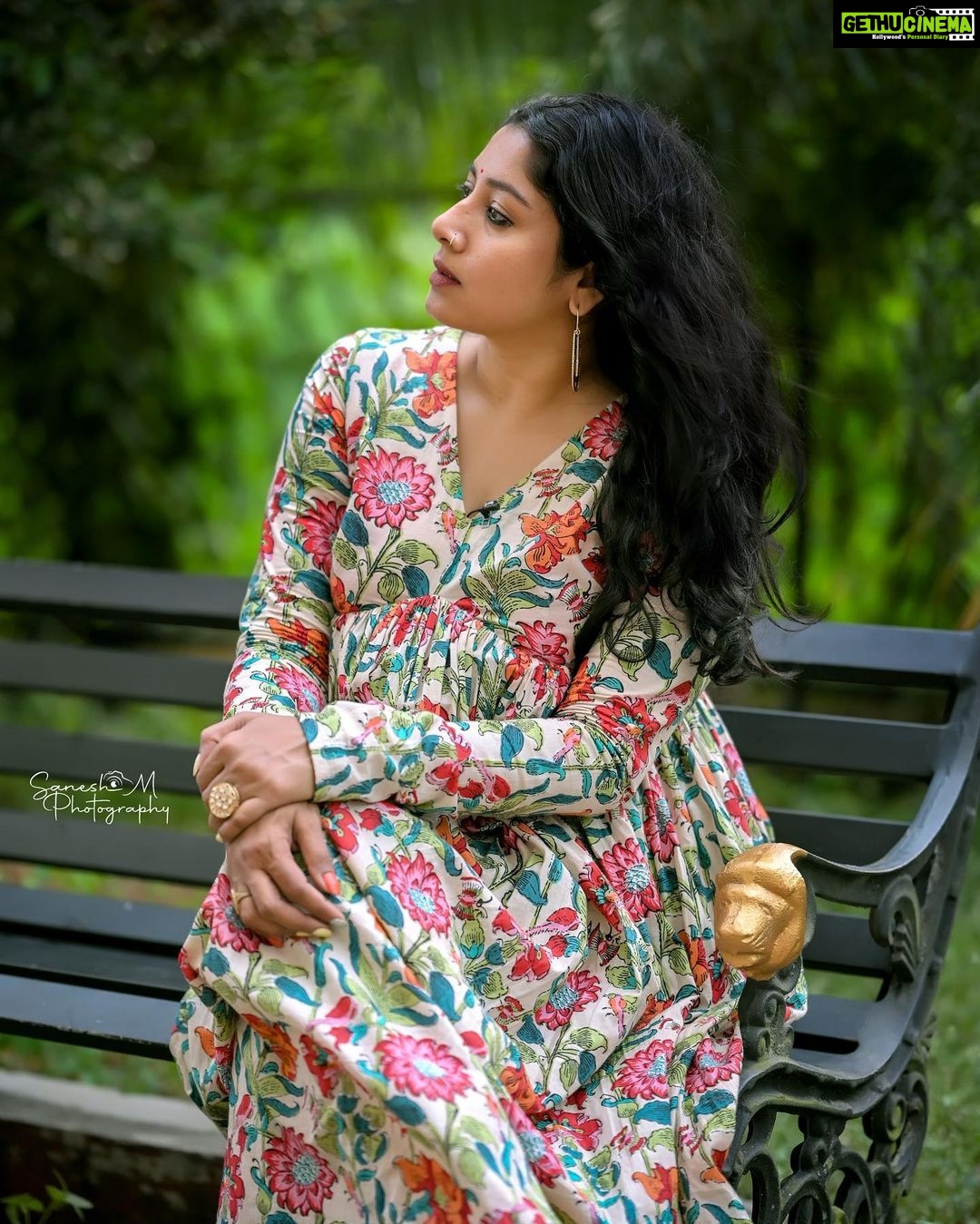 Anumol Instagram - Setting trends in style and grace, wearing @saltstudio salwar set. Inaugurated the new Mi store at Kadavanthra in my stunning designer salwar set. Styled by @diyaaa_john Clicked by @saneshphotography