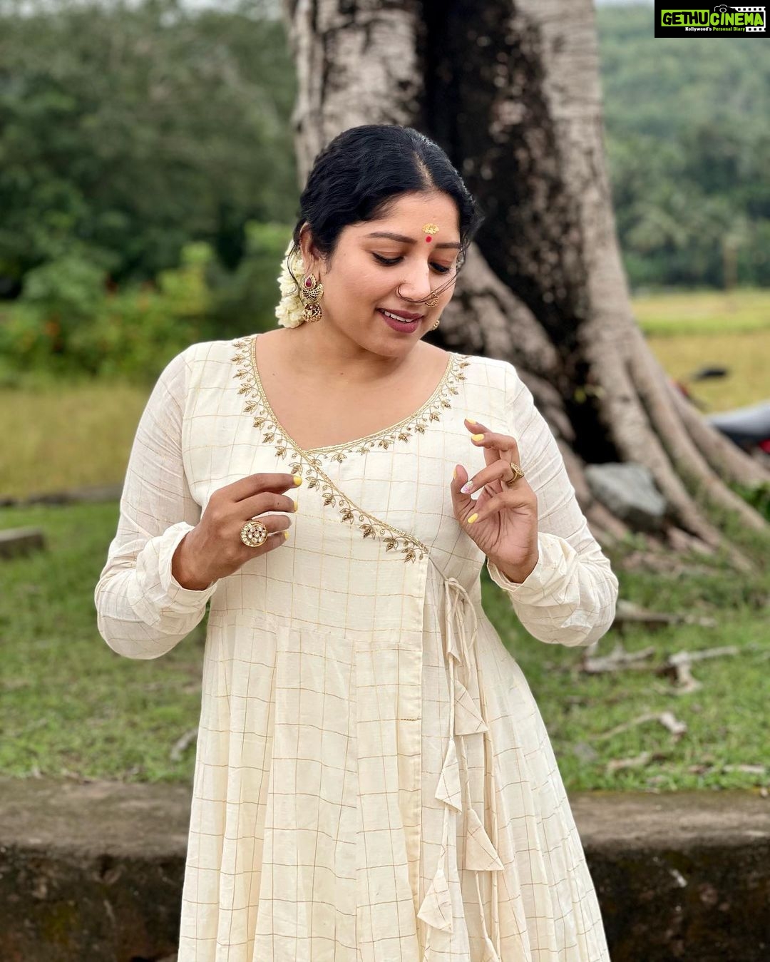 Anumol Instagram - Wearing this dress from @tantra_by_sanajijith . I'm so happy and proud to wear this because it's from my sister's best friend's brand. I've known them since their school days, and witnessing them work towards their dreams and achieve them brings me immense happiness. π« @anjuooo #SupportingDreams #Friendship #SmallBusinessLove #DreamsComeTrue #tantrabysanajijith Kalamassery, India