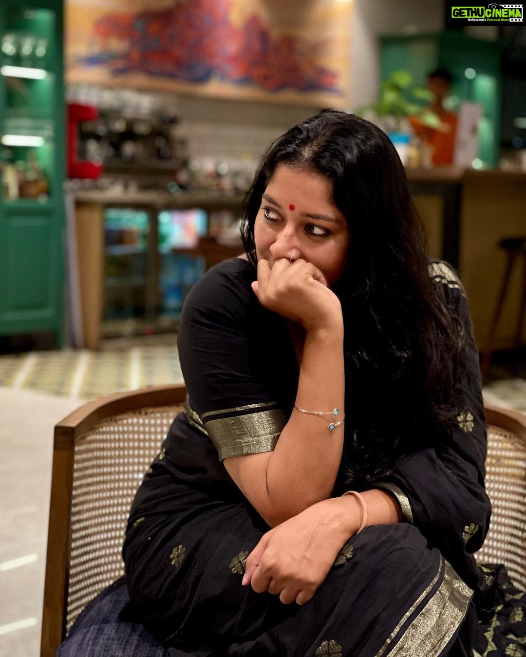 Anumol Instagram - Laughing, chatting, sipping tea, With my girl bestie, just her and me. No drama, no stress, just pure delight, We laugh and chat away the hours. @eva_pavithran 🪬🧿🪬🧿🪬🧿❤️ @eva_pavithran ‘s clicks Wearing @dipalidesigners saree Location @portmuziriskochi #BFFs #GirlsNight #FriendshipGoals #GoodVibesOnly #bestieisintown #anumol #evapavithran