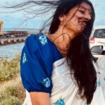 Anumol Instagram - She is a wild child with a gypsy soul That dances with the stars. Love her wild and you will never lose her ❤️🧿🪬🌼 @naithubysruthiprasanth vishnukranthi saree Location @visalam_cghearth and Pamban bridge #anumol #anuyathra #missingmytravels Rameshwaram Pamban Bridge