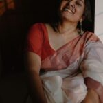 Anumol Instagram - ഹലോ... എവിടെയാണ് ?? കുറേക്കാലം ആയല്ലോ കണ്ടിട്ട് ! ഞാൻ കൊച്ചിയിൽ ഉണ്ട്. ഞാനും ! അനു വൈകീട്ട് ഫ്രീ ആണോ ? നമുക്ക് കാണാം...ഒരു കോഫി കുടിക്കാം. പറ്റിയാൽ ചുമ്മാ കുറച്ചു ഫോട്ടോസ് എടുക്കാം. ആയിക്കോട്ടെ...! BTS of an unplanned shoot ! Inframe @anumolofficial Shots in @sonyalphain Costume by @byhand.in Reels #shotoniphone #reels #photoshootreels #photographerreels #reelsofinstagram #viralreels #reelsworld #celebrities #papon #sonyalphian #portraitphotography #portaiture #friends #peopleimeet Kochi, India