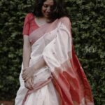 Anumol Instagram - Sunshine ☀️ mixed with a bit of hurricane 🌀 🧿🪬🧿❤️🧿🪬🧿 Thank you @byhand.in for gifting me this beautiful saree, in love with this ❤️ And my dear friend Rahul @rvrimpressions we should do this coffee meets often, you always capture me soo beautifully.. Thank you 🙏 ❤️ #anumol #anuyathra #sareelove #redandwhite #nosering #unapologeticallyme #spreadkindness #spreadlove Ernakulam