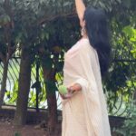 Anumol Instagram – ചെറിയ മോഷണ ശ്രമം.

Wearing @naithubysruthiprasanth saree and @jugalbandhi blouse. 

#anuyathra #anumol #happiness #postweddingscenes #sistertime #handloom #keralasaree #spreadhappiness