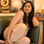Anumol Instagram - Unlove me…. I dare you 😎🧿🪬 @saneshphotography click #anumol #anuyathra #home #happyme #spreadhappiness Rayiranellur,Naduvattam