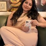 Anumol Instagram - Lust rushes but love waits 🤷‍♀️❤️🧿🪬 @saneshphotography click #anumol #anuyathra #homescenes #nofilter #imemyself Rayiranellur,Naduvattam