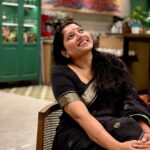 Anumol Instagram - Laughing, chatting, sipping tea, With my girl bestie, just her and me. No drama, no stress, just pure delight, We laugh and chat away the hours. @eva_pavithran 🪬🧿🪬🧿🪬🧿❤️ @eva_pavithran ‘s clicks Wearing @dipalidesigners saree Location @portmuziriskochi #BFFs #GirlsNight #FriendshipGoals #GoodVibesOnly #bestieisintown #anumol #evapavithran