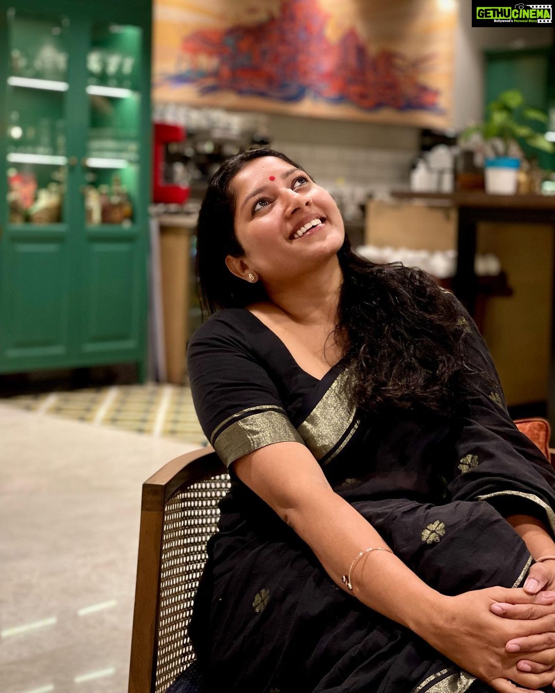 Anumol Instagram - Laughing, chatting, sipping tea, With my girl bestie, just her and me. No drama, no stress, just pure delight, We laugh and chat away the hours. @eva_pavithran 🪬🧿🪬🧿🪬🧿❤️ @eva_pavithran ‘s clicks Wearing @dipalidesigners saree Location @portmuziriskochi #BFFs #GirlsNight #FriendshipGoals #GoodVibesOnly #bestieisintown #anumol #evapavithran