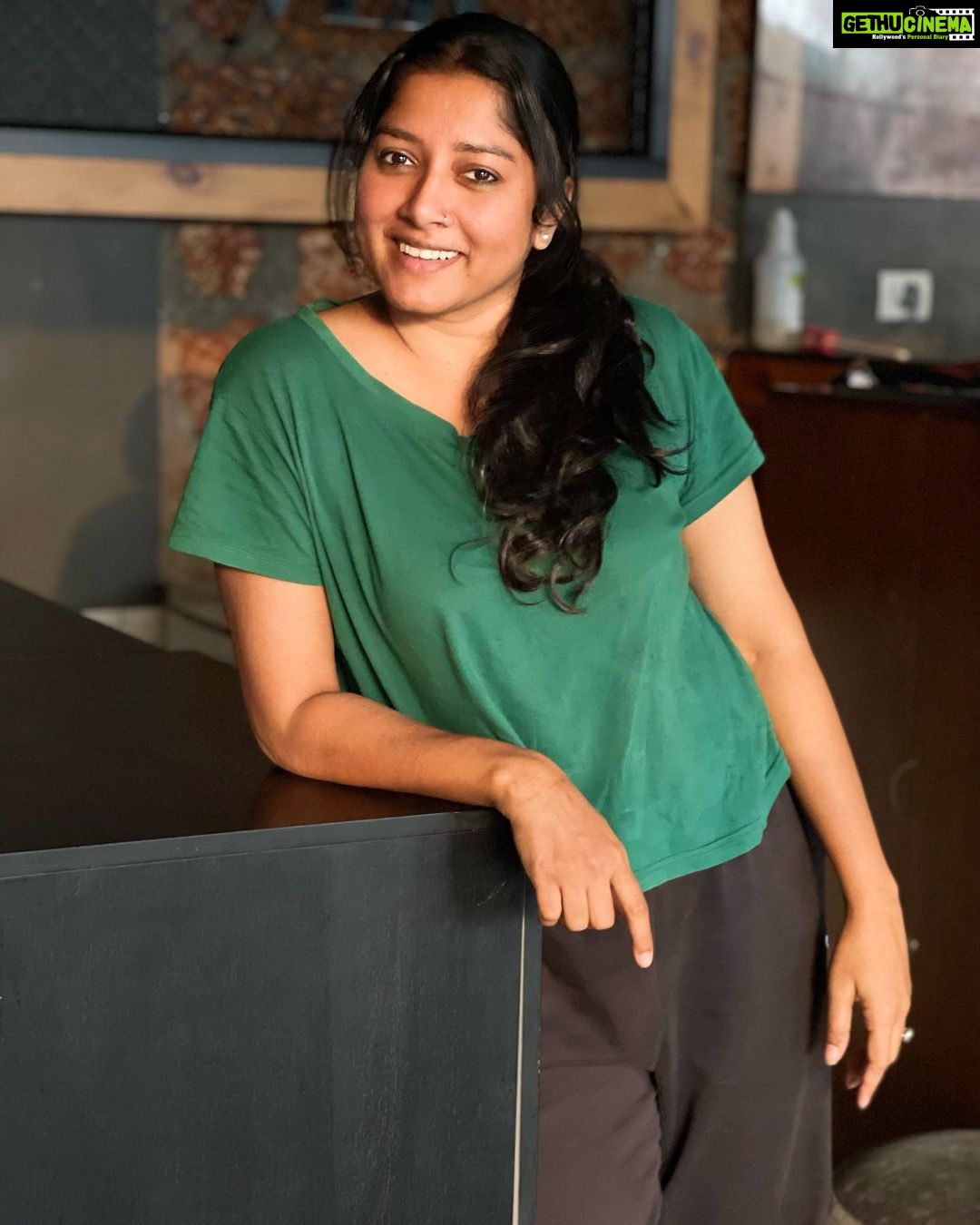 Anumol Instagram - Chasing sunsets and good vibes 🌅✨🧿🪬 #anumol #anuyathra #sunsetlover #positivevibes #adventures #weekendvibes #livelifetothefullest #instamoments #goodtimes #naturephotography #goldenhour #relaxationmode #wanderlust