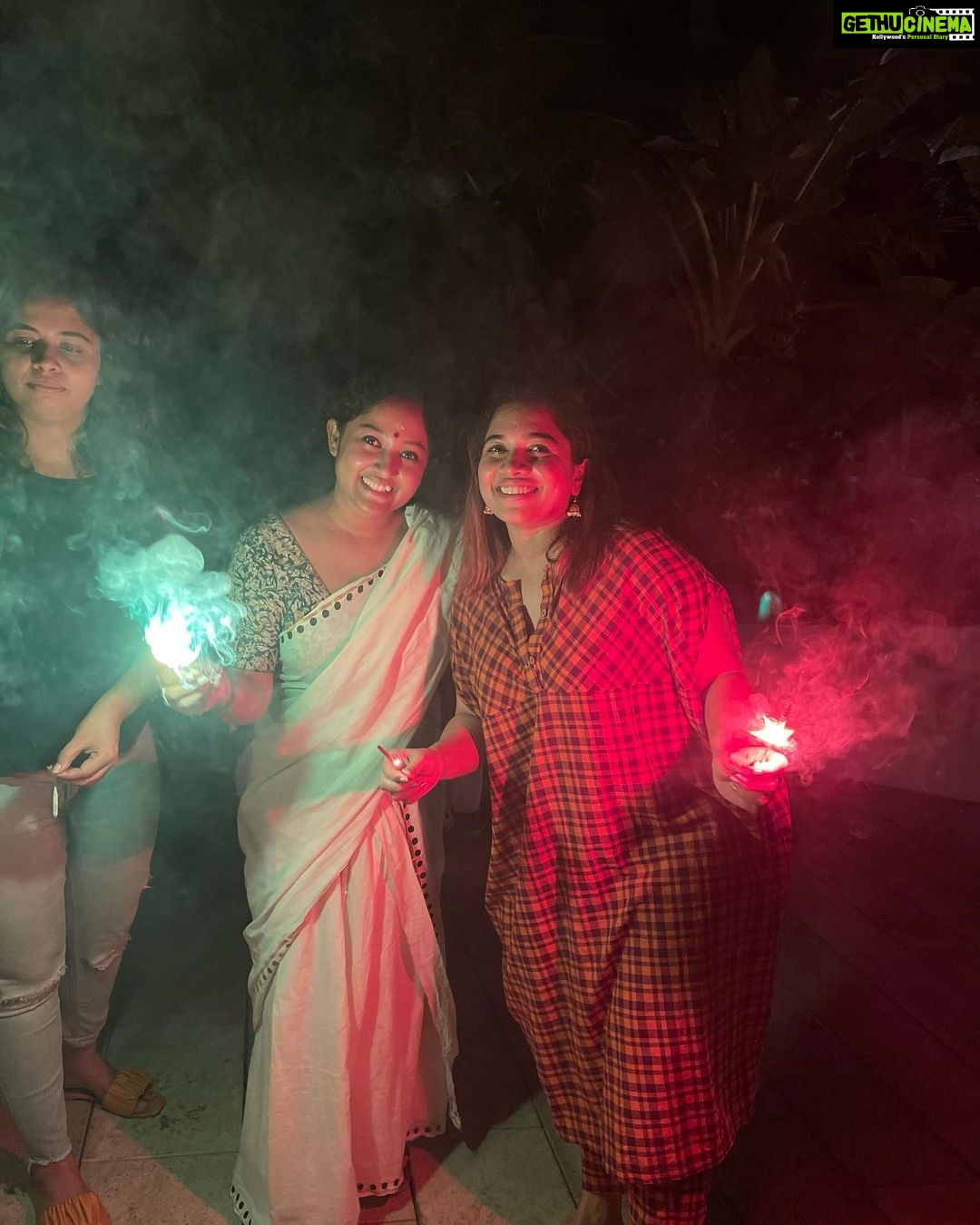 Anumol Instagram - "Vishu - a time for togetherness and cherished memories! "Family, Love, and Vishu Vibes! Celebrating Vishu with my entire family, the ones who make this festival truly special. Grateful for the love, laughter, and blessings we share.” #VishuCelebrations #FamilyTime #BlessedMoments #anumol #anuyathra Rayiranellur,Naduvattam