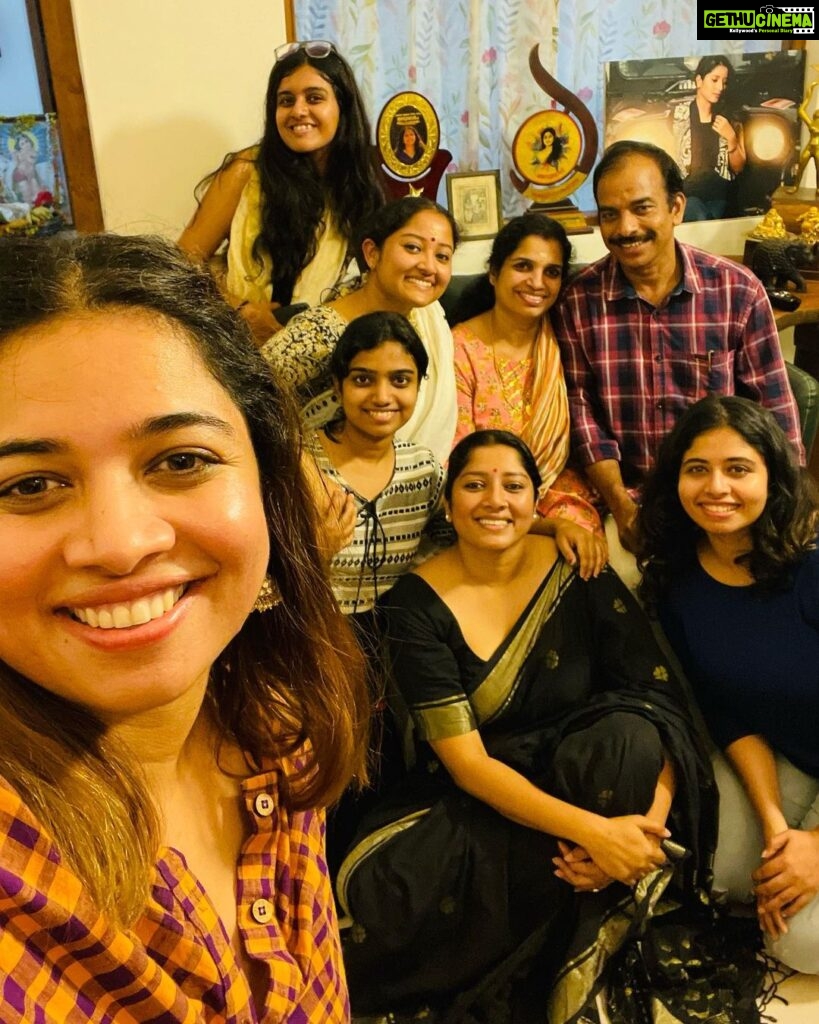 Anumol Instagram - "Vishu - a time for togetherness and cherished memories! "Family, Love, and Vishu Vibes! Celebrating Vishu with my entire family, the ones who make this festival truly special. Grateful for the love, laughter, and blessings we share.” #VishuCelebrations #FamilyTime #BlessedMoments #anumol #anuyathra Rayiranellur,Naduvattam