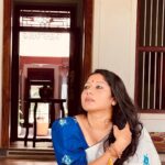 Anumol Instagram - She is a wild child with a gypsy soul That dances with the stars. Love her wild and you will never lose her ❤️🧿🪬🌼 @naithubysruthiprasanth vishnukranthi saree Location @visalam_cghearth and Pamban bridge #anumol #anuyathra #missingmytravels Rameshwaram Pamban Bridge