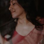 Anumol Instagram - അഗ്നി.. എന്‍ കരങ്ങളെ തളയ്ക്കും വിലങ്ങുകള്‍ അടിച്ചു തകര്‍ക്കുവാന്‍ ഉരുക്കു കൂടം വാര്‍ക്കുമഗ്നി എന്‍ സ്വരങ്ങളെ നൃത്തമാടിയ്ക്കും വീണക്കമ്പികള്‍ ഘനലോഹഹൃത്തില്‍ നിന്ന് ഇഴകളെയായ് നൂത്തെടുക്കുമഗ്നി. അഗ്നി.. - ഒ എൻ വി Inframe @anumolofficial Shots in @sonyalphain Costume @byhand.in Production @palettemedia #photostory #photoseries #photowalk #conceptshoot #portraitphotography #anumol #actress #kerala Kerala, India