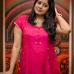Anumol Instagram - Wearing a beautiful @seamstress_india salwar @saneshphotography click @shibu.bokehpix Grading #anumol #anuyathra #seamstresssalwar #handloom #silk #fushcia #eventready Rayiranellur,Naduvattam