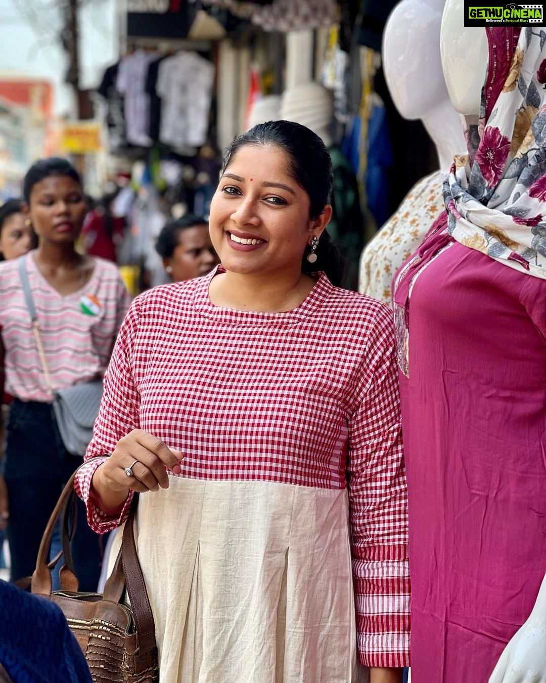 Anumol Instagram - Adorning this incredibly comfy dress from @145east 😍✨ Swipe your way into style with my code ANUMOL15, giving you an exclusive 15% off their stunning collection. 🛍️💃 Dive into their fabulous range and spill your thoughts. 🌟 Let's revel in Onam's joy with flair and fabulous savings! 🎉🛒 Captured by @kavithasantosh29 #anumol #anuyathra #FashionFaves #DiscountDelight #OnamCelebrations #stylishsavings Broadway Ernakulam