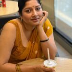 Anumol Instagram - Got so many appreciations and enquiries for this soft mul cotton saree from @ithal.india , also this is one of my personal favourite from my recent purchases ഈ series കഴിഞ്ഞില്ലേ ? മാറ്റീല്യേ? എന്ന ചോദ്യം നിരോധിച്ചിക്കുന്നു. ഈ സാരി വേറെ കളറുകൾ കൂടെ എടുത്താലോ ? #Anumol #Anuyathra #sareelove #anywhereanytimesaree #spreadkindness