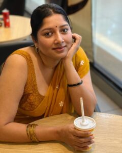 Anumol Instagram - Got so many appreciations and enquiries for this soft mul cotton saree from @ithal.india , also this is one of my personal favourite from my recent purchases 

ഈ  series കഴിഞ്ഞില്ലേ ? മാറ്റീല്യേ? എന്ന ചോദ്യം നിരോധിച്ചിക്കുന്നു. 

ഈ സാരി വേറെ കളറുകൾ കൂടെ എടുത്താലോ ? 

#Anumol #Anuyathra #sareelove #anywhereanytimesaree #spreadkindness