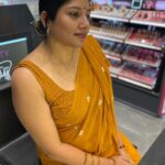 Anumol Instagram - Got so many appreciations and enquiries for this soft mul cotton saree from @ithal.india , also this is one of my personal favourite from my recent purchases ഈ series കഴിഞ്ഞില്ലേ ? മാറ്റീല്യേ? എന്ന ചോദ്യം നിരോധിച്ചിക്കുന്നു. ഈ സാരി വേറെ കളറുകൾ കൂടെ എടുത്താലോ ? #Anumol #Anuyathra #sareelove #anywhereanytimesaree #spreadkindness