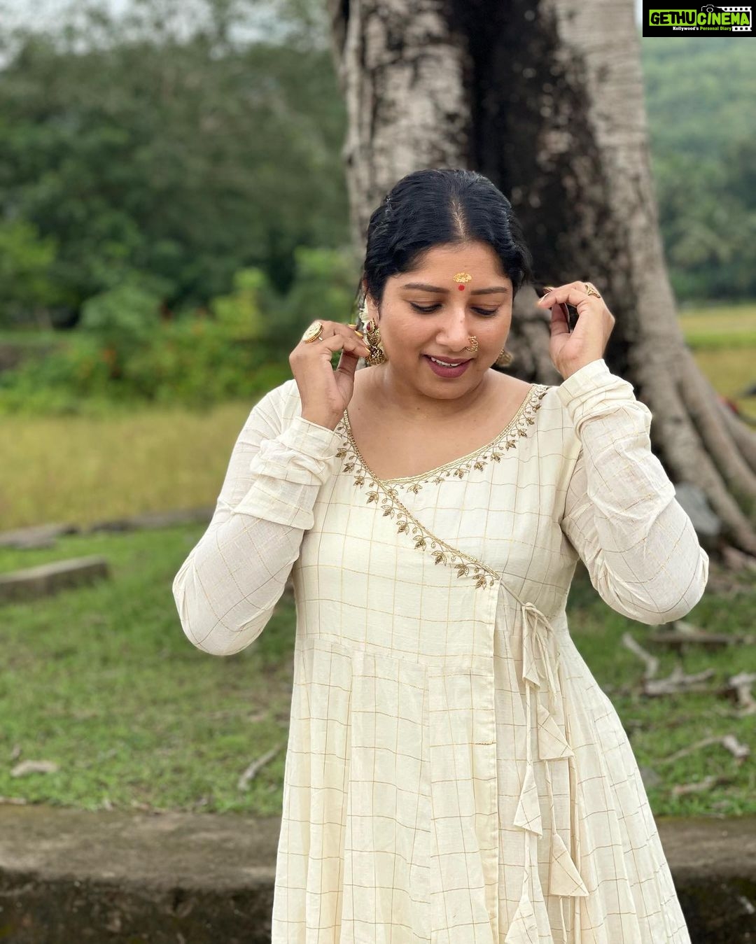 Anumol Instagram - Wearing this dress from @tantra_by_sanajijith . I'm so happy and proud to wear this because it's from my sister's best friend's brand. I've known them since their school days, and witnessing them work towards their dreams and achieve them brings me immense happiness. π« @anjuooo #SupportingDreams #Friendship #SmallBusinessLove #DreamsComeTrue #tantrabysanajijith Kalamassery, India