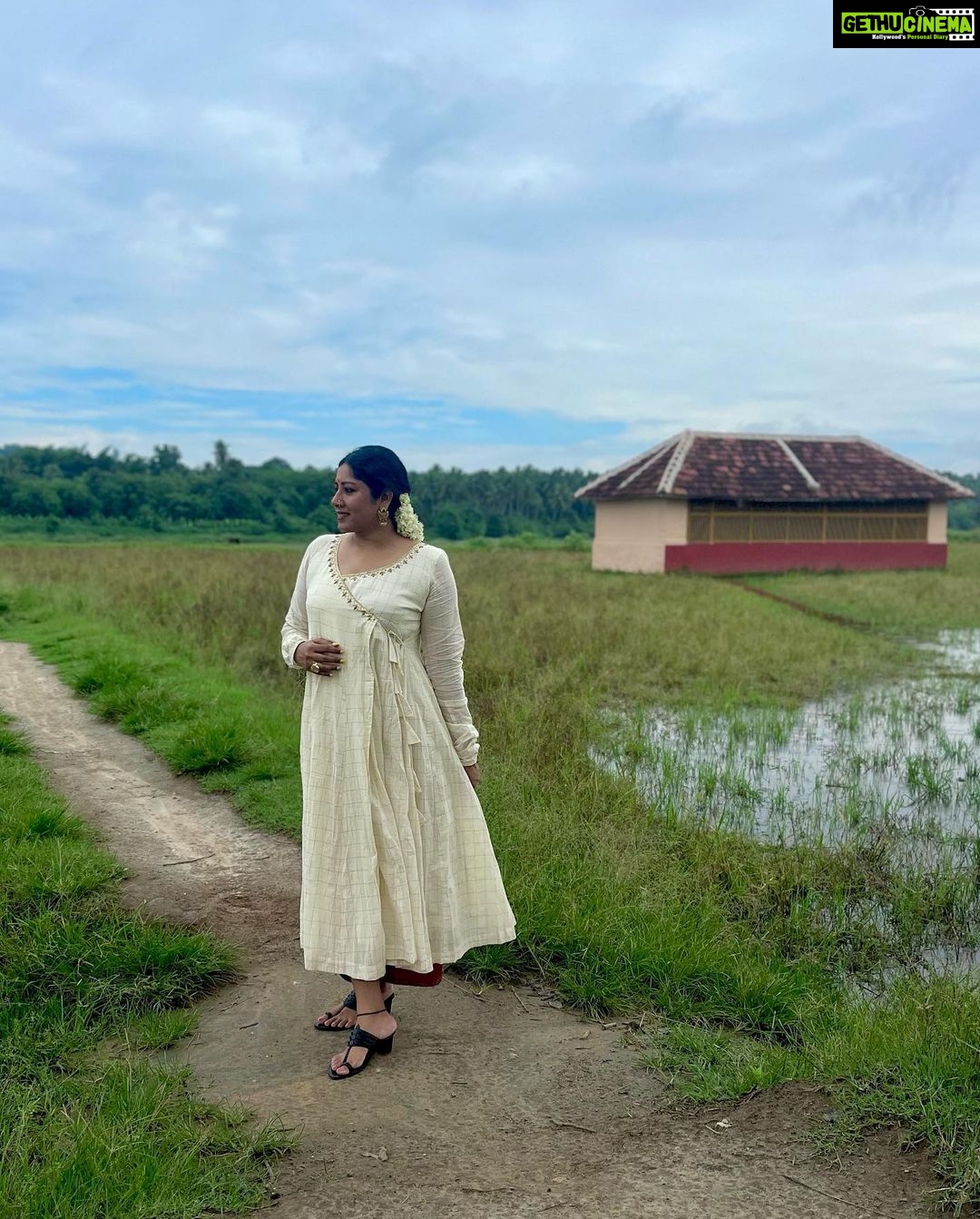 Anumol Instagram - Wearing this dress from @tantra_by_sanajijith . I'm so happy and proud to wear this because it's from my sister's best friend's brand. I've known them since their school days, and witnessing them work towards their dreams and achieve them brings me immense happiness. π« @anjuooo #SupportingDreams #Friendship #SmallBusinessLove #DreamsComeTrue #tantrabysanajijith Kalamassery, India