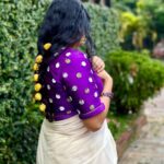 Anumol Instagram - 🌼 This saree and blouse is one of my favorites from this Onam season. 🌼 Thank you, @parama_g for sending it across. 💕 @nattupaathakal Click #Anumol #Anuyathra #OnamSeason #SareeLove #FashionGoals #OnamFashion #Gratitude Kalamassery, India