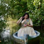 Anumol Instagram - ഓണാശംസകൾ 🌼 എല്ലാര്‍ക്കും നിറയെ സ്നേഹം 🌼❤️ Wearing @dipalidesigners Clicks @rvrimpressions @palettemedia Necklace @abharanam MUA @soumyashyam_makeupartist And my all support @nattupaathakal #Onam #OnamFestival #Kerala #Pookalam #Sadya #OnamCelebration #OnamVibes #HarvestFestival #TraditionalAttire #CulturalHeritage #Onam2023 Valanthakad