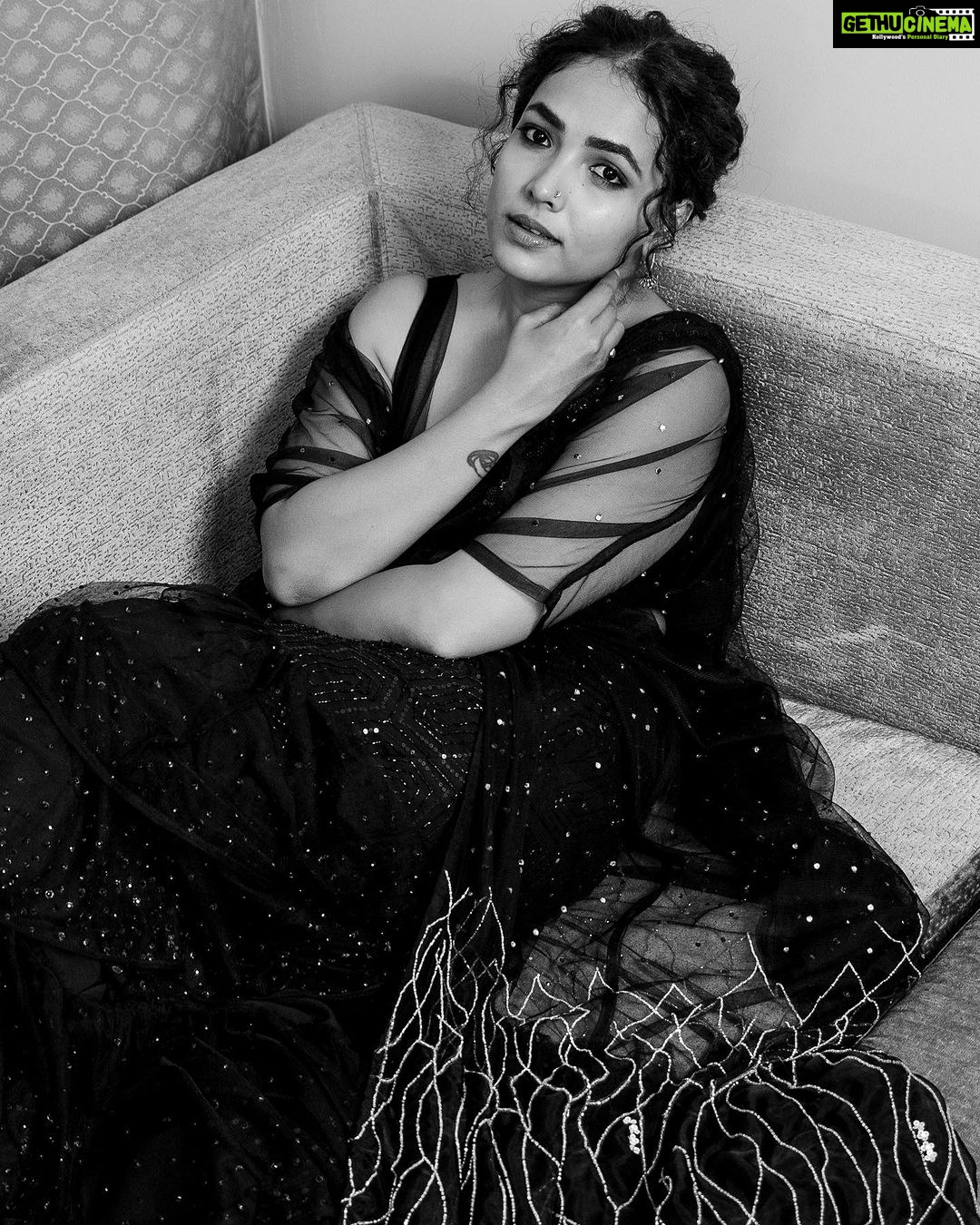 Anupama Gowda Instagram - SIIMA 2023🖤 It was very difficult to decide want I wanted to wear but all I knew was I wanted to give a hint of saree and something comfortable and fun and very much me. Always loved wearing what @kalasthreebytejaswinikranthi (Teju) designed to all my personal and professional events and we thought this time why not take Kalasthree (our home grown brand ) to the red carpet and siima stage! And the rest you’re seeing in the pictures ♥️ This is a very beautiful piece which is so me , has a hint of saree , super comfortable and fun. A lot of effort went behind putting this look together, From the bottom of my heart I really want to thank kalasthree master and tailors who loved stiching this piece and worked really hard doing every tiny lill details so perfect and honestly without you guys a fabric will remain just fabric. Tejamma @tejukranthi thank you for always having my back and giving me the best always and also for cheering me up. Khushi @khushi_jagadisha - I have seen you working really hard every time and also try my outfits before me to make sure everything goes well. You guys are the best Thank you ♥️ Varun thank you so much for clicking my pictures ♥️ My amazing team Outfit : @kalasthreebytejaswinikranthi Designed and styled : @tejukranthi @khushi_jagadisha Jewellery: @miabytanishq Picture courtesy: @varun_mk Hilton Dubai Al Habtoor City