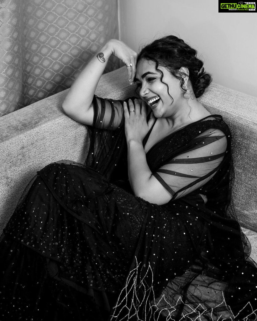 Anupama Gowda Instagram - SIIMA 2023🖤 It was very difficult to decide want I wanted to wear but all I knew was I wanted to give a hint of saree and something comfortable and fun and very much me. Always loved wearing what @kalasthreebytejaswinikranthi (Teju) designed to all my personal and professional events and we thought this time why not take Kalasthree (our home grown brand ) to the red carpet and siima stage! And the rest you’re seeing in the pictures ♥️ This is a very beautiful piece which is so me , has a hint of saree , super comfortable and fun. A lot of effort went behind putting this look together, From the bottom of my heart I really want to thank kalasthree master and tailors who loved stiching this piece and worked really hard doing every tiny lill details so perfect and honestly without you guys a fabric will remain just fabric. Tejamma @tejukranthi thank you for always having my back and giving me the best always and also for cheering me up. Khushi @khushi_jagadisha - I have seen you working really hard every time and also try my outfits before me to make sure everything goes well. You guys are the best Thank you ♥️ Varun thank you so much for clicking my pictures ♥️ My amazing team Outfit : @kalasthreebytejaswinikranthi Designed and styled : @tejukranthi @khushi_jagadisha Jewellery: @miabytanishq Picture courtesy: @varun_mk Hilton Dubai Al Habtoor City