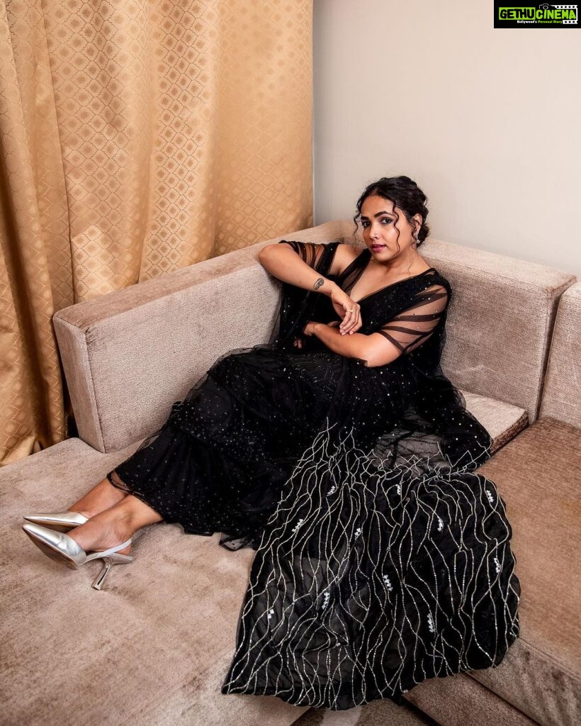 Anupama Gowda Instagram - SIIMA 2023🖤 It was very difficult to decide want I wanted to wear but all I knew was I wanted to give a hint of saree and something comfortable and fun and very much me. Always loved wearing what @kalasthreebytejaswinikranthi (Teju) designed to all my personal and professional events and we thought this time why not take Kalasthree (our home grown brand ) to the red carpet and siima stage! And the rest you’re seeing in the pictures ♥️ This is a very beautiful piece which is so me , has a hint of saree , super comfortable and fun. A lot of effort went behind putting this look together, From the bottom of my heart I really want to thank kalasthree master and tailors who loved stiching this piece and worked really hard doing every tiny lill details so perfect and honestly without you guys a fabric will remain just fabric. Tejamma @tejukranthi thank you for always having my back and giving me the best always and also for cheering me up. Khushi @khushi_jagadisha - I have seen you working really hard every time and also try my outfits before me to make sure everything goes well. You guys are the best Thank you ♥️ Varun thank you so much for clicking my pictures ♥️ My amazing team Outfit : @kalasthreebytejaswinikranthi Designed and styled : @tejukranthi @khushi_jagadisha Jewellery: @miabytanishq Picture courtesy: @varun_mk Hilton Dubai Al Habtoor City