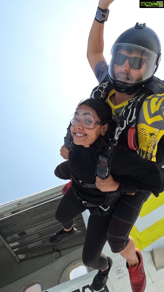 Anupama Gowda Instagram - Sky dive ! The moment I heard this, there were mixed emotions. Excitement, fear, joy of overcoming my anxiety but there was one thing I couldn’t think of and that’s when a wise friend told me “Go for it, it will make you feel Liberated”. I guess these words were stuck in my head and I decided to go for it. Let me tell you this, I did not and definitely did not think this would be something I needed for myself, but it was the right choice. The moment I took the free fall, my heart felt at a stand still, it felt like life took a milli second interval and it resumed back. Probably that one moment is the highlight of this experience and I could do it once and will do it all over again Cos I chose how I want to live my life @skydivedubai Skydive Dubai