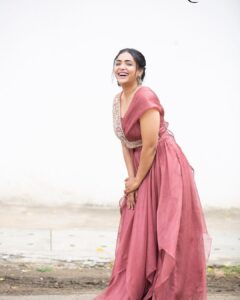 Anupama Gowda Instagram - Smile a lill extra 😃 Styling: @tejukranthi Assisted by: @khushi_jagadisha Outfit: @nineonine_designstudio Jewellery: @sunrisesilversmiths PC: @raghavstudios