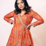 Anupama Gowda Instagram – Orange is the happiest colour 🧡

Styling: @harshithareddy_stylebook 
Outfit: @harshithareddy_stylebook 
Jewellery: @dhwanibansalofficial 
PC: @raghavstudios