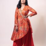 Anupama Gowda Instagram – Orange is the happiest colour 🧡

Styling: @harshithareddy_stylebook 
Outfit: @harshithareddy_stylebook 
Jewellery: @dhwanibansalofficial 
PC: @raghavstudios
