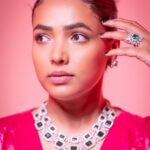 Anupama Gowda Instagram - One pose at a time 😎 Outfit: @kalasthreebytejaswinikranthi Styling : @tejukranthi @khushi_jagadisha Jewellery: @velvetboxby PC: @raghavstudios Bangalore, India