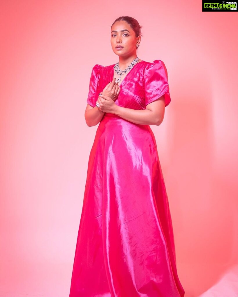 Anupama Gowda Instagram - Pretty in Pink 💕 Outfit: Customised by @kalasthreebytejaswinikranthi Styling : @tejukranthi @khushi_jagadisha Jewellery: @velvetboxby PC: @_raaghava @raghavstudios Bangalore, India
