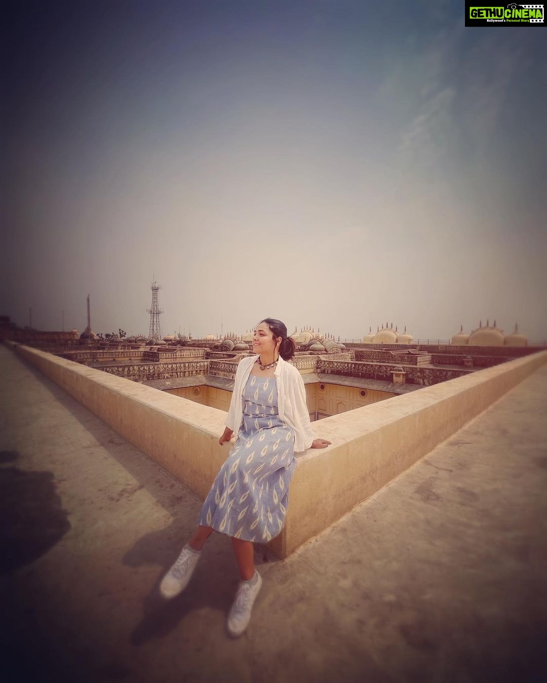 Anupama Gowda Instagram - Jaipur🌸 1. Nahargarh Fort A perfect example of Indo-European architecture. Fort was built as the defence of the capital but was never attacked. Later Maharaja Sawai Jai Singh extended this as retreat place. Fort has nine similar suits constructed for each of the nine queens of Sawai Madho Singh. All these suits are connected to each other by corridors. And also the main part if Nahargarh fort is two-stepwells, the bigger and more attractive one is Nahargarh Baori ( was built to conserve rainwater) is just outside the main fort (Picture No.4) One of India’s most aesthetically pleasing stepwells but maintained so bad ( as tourists it’s also our duty to keep it clean) Entry fees- 50/- 2. Hawa Mahal This mahal is 200 years old and known for its unique architecture with 953 tiny windows 🪟 During those days, the Purdah system was strictly followed and Royal Rajpur women weren’t allowed to show their face to strangers or even appear in public. And, 953 windows which enabled them to get a glimpse of the day-to-day activities and festivities happening on the street below without appearing in public. Entry fees - 50/- #travelwithnu💗 Travelling partner: @zipntrip_travel_solutions Pc: Mr.Raju (Security guard from Nahargarh fort) Hawamahal
