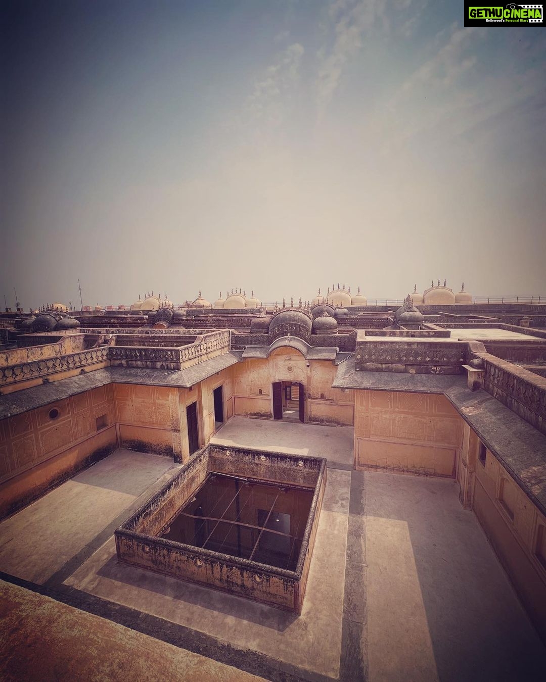 Anupama Gowda Instagram - Jaipur🌸 1. Nahargarh Fort A perfect example of Indo-European architecture. Fort was built as the defence of the capital but was never attacked. Later Maharaja Sawai Jai Singh extended this as retreat place. Fort has nine similar suits constructed for each of the nine queens of Sawai Madho Singh. All these suits are connected to each other by corridors. And also the main part if Nahargarh fort is two-stepwells, the bigger and more attractive one is Nahargarh Baori ( was built to conserve rainwater) is just outside the main fort (Picture No.4) One of India’s most aesthetically pleasing stepwells but maintained so bad ( as tourists it’s also our duty to keep it clean) Entry fees- 50/- 2. Hawa Mahal This mahal is 200 years old and known for its unique architecture with 953 tiny windows 🪟 During those days, the Purdah system was strictly followed and Royal Rajpur women weren’t allowed to show their face to strangers or even appear in public. And, 953 windows which enabled them to get a glimpse of the day-to-day activities and festivities happening on the street below without appearing in public. Entry fees - 50/- #travelwithnu💗 Travelling partner: @zipntrip_travel_solutions Pc: Mr.Raju (Security guard from Nahargarh fort) Hawamahal