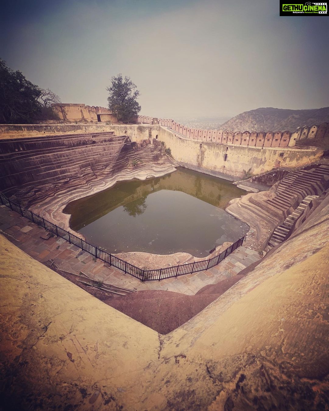 Anupama Gowda Instagram - Jaipur🌸 1. Nahargarh Fort A perfect example of Indo-European architecture. Fort was built as the defence of the capital but was never attacked. Later Maharaja Sawai Jai Singh extended this as retreat place. Fort has nine similar suits constructed for each of the nine queens of Sawai Madho Singh. All these suits are connected to each other by corridors. And also the main part if Nahargarh fort is two-stepwells, the bigger and more attractive one is Nahargarh Baori ( was built to conserve rainwater) is just outside the main fort (Picture No.4) One of India’s most aesthetically pleasing stepwells but maintained so bad ( as tourists it’s also our duty to keep it clean) Entry fees- 50/- 2. Hawa Mahal This mahal is 200 years old and known for its unique architecture with 953 tiny windows 🪟 During those days, the Purdah system was strictly followed and Royal Rajpur women weren’t allowed to show their face to strangers or even appear in public. And, 953 windows which enabled them to get a glimpse of the day-to-day activities and festivities happening on the street below without appearing in public. Entry fees - 50/- #travelwithnu💗 Travelling partner: @zipntrip_travel_solutions Pc: Mr.Raju (Security guard from Nahargarh fort) Hawamahal