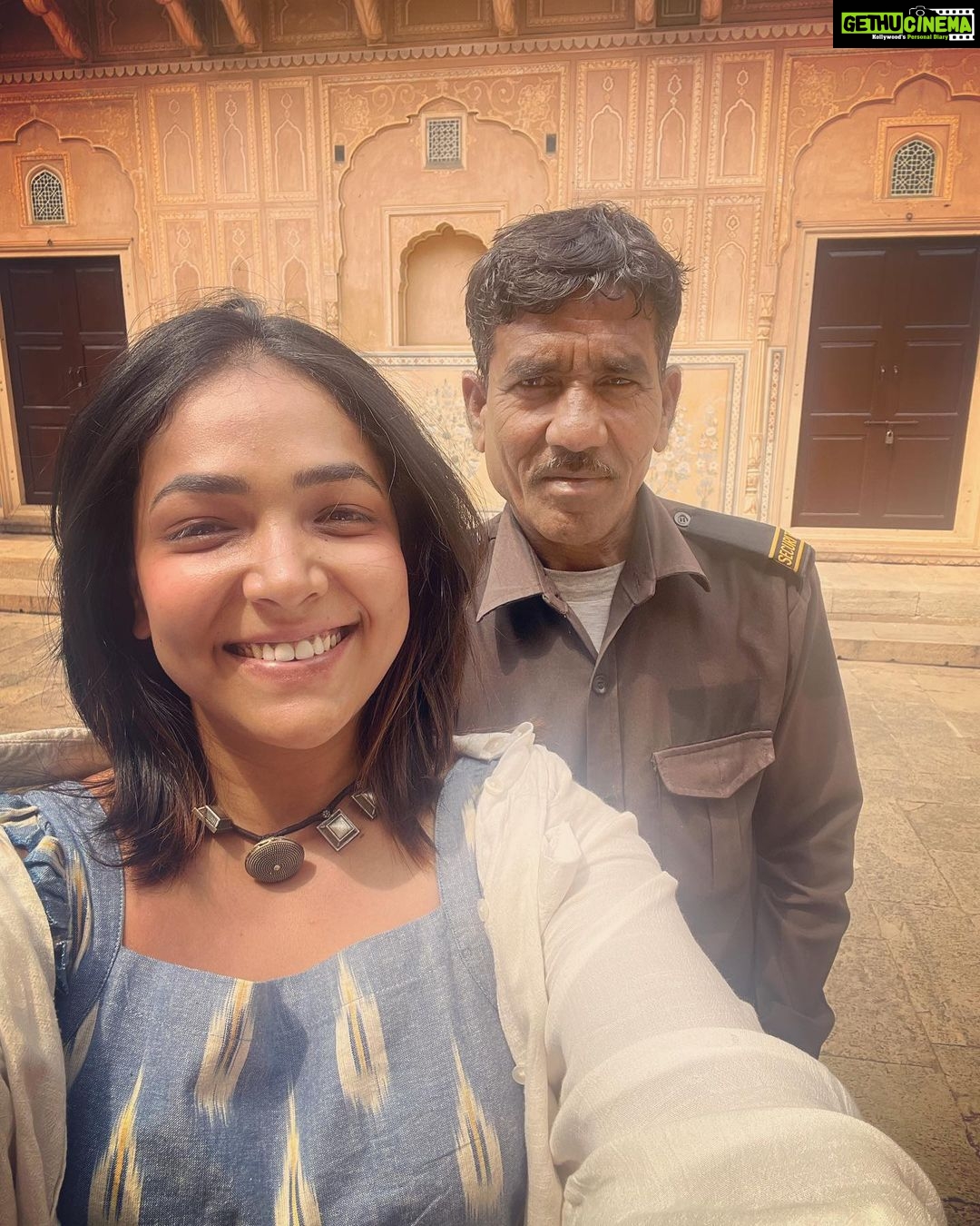 Anupama Gowda Instagram - Jaipur🌸 1. Nahargarh Fort A perfect example of Indo-European architecture. Fort was built as the defence of the capital but was never attacked. Later Maharaja Sawai Jai Singh extended this as retreat place. Fort has nine similar suits constructed for each of the nine queens of Sawai Madho Singh. All these suits are connected to each other by corridors. And also the main part if Nahargarh fort is two-stepwells, the bigger and more attractive one is Nahargarh Baori ( was built to conserve rainwater) is just outside the main fort (Picture No.4) One of India’s most aesthetically pleasing stepwells but maintained so bad ( as tourists it’s also our duty to keep it clean) Entry fees- 50/- 2. Hawa Mahal This mahal is 200 years old and known for its unique architecture with 953 tiny windows 🪟 During those days, the Purdah system was strictly followed and Royal Rajpur women weren’t allowed to show their face to strangers or even appear in public. And, 953 windows which enabled them to get a glimpse of the day-to-day activities and festivities happening on the street below without appearing in public. Entry fees - 50/- #travelwithnu💗 Travelling partner: @zipntrip_travel_solutions Pc: Mr.Raju (Security guard from Nahargarh fort) Hawamahal