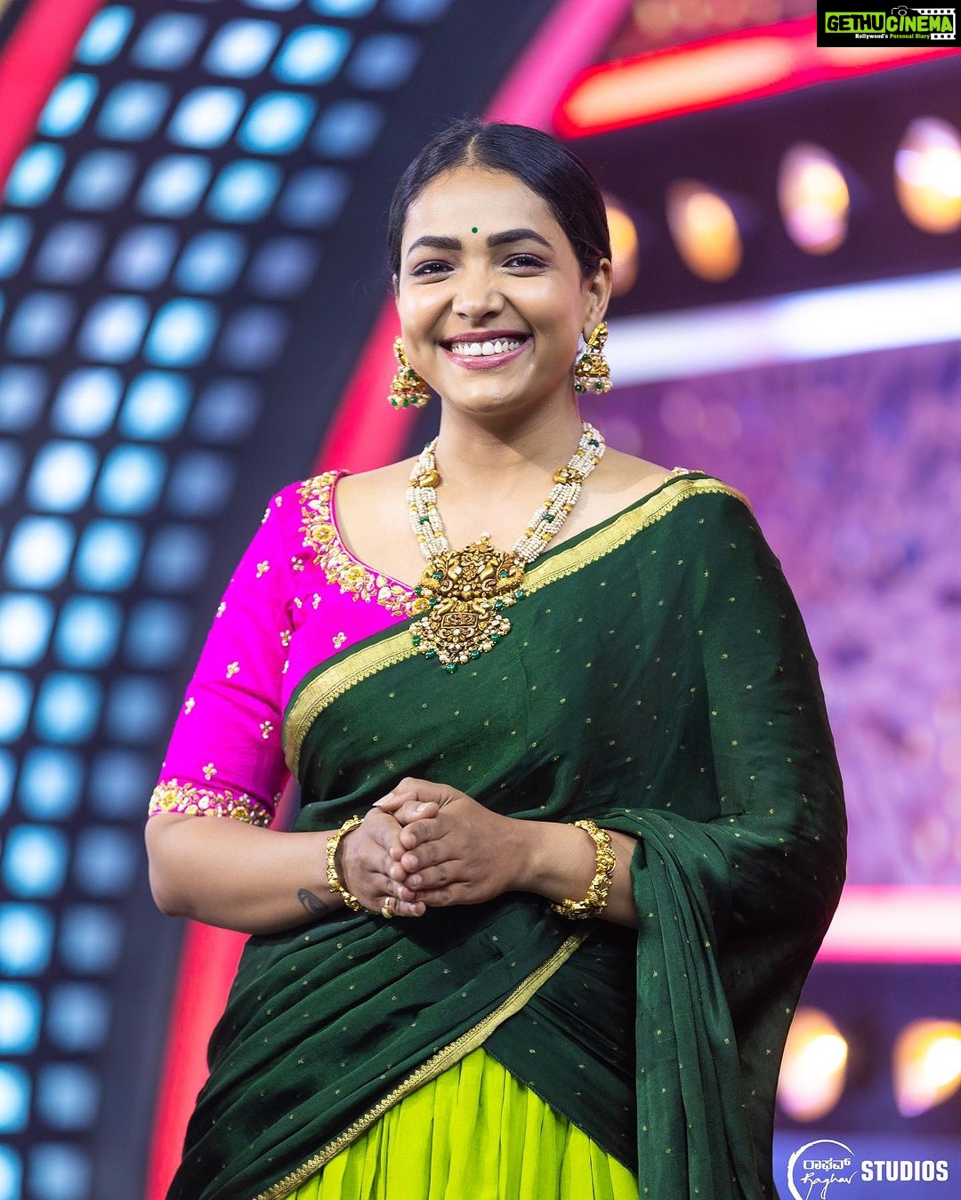 Anupama Gowda Instagram - Suvarna Super Star Sunday Special π«ΆπΌ Styling: @tejukranthi Assisted by: @khushi_jagadisha Outfit: @anthariya_ Jewellery: @sunrisesilversmiths PC: @raghavstudios MUA: Yours truly A π