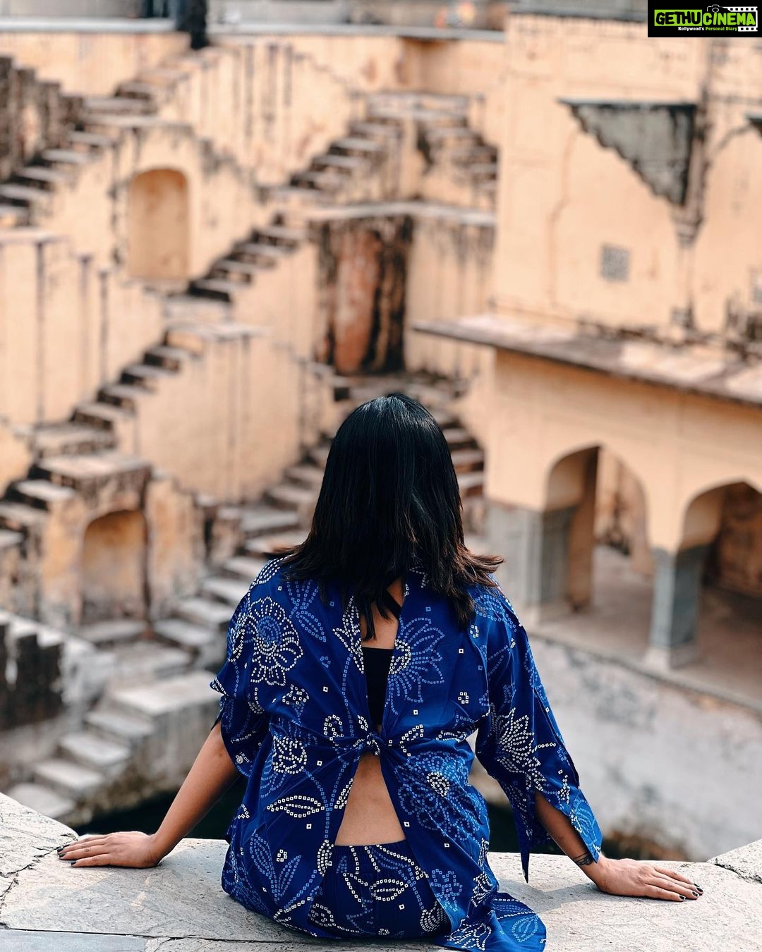 Anupama Gowda Instagram - JAIPUR 🌸 Travelled solo again to this beautiful city Jaipur also known as The Pink City💓 It is filled with stunning forts and palaces, gardens, shopping bazaars. My first visit was to PANNA MEENA KA KUND. Panna Meena ka Kund is a square-shaped stepwell, with adjoining stairs on all four sides and a room on the northern wall. It’s believed this room was used for religious ceremonies before weddings or on popular festival dates. The purpose of creating this stepwell was to harvest and store water of the ‘monsoon’ rains. The stunning pale yellow Panna Meena ka Kund stepwell was built in the 16th century during the reign of Maharaja Jai Singh. And, There is not entry fees. Travelling partner : @zipntrip_travel_solutions Outfit: @myntra #travelwithnu💗 #solotraveler Panna Meena Ka Kund