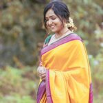 Anupama Gowda Instagram - ಸೃಷ್ಟಿಯ ಮೊದಲ ದಿನ... ಹಸಿರೆಲೆಗಳು ಚಿಗುರೊಡೆಯುವ ದಿನ.. ಭಾರತೀಯರ ವರ್ಷಾರಂಭದ ದಿನ.. ಈ ದಿನ ಸರ್ವರ ಬಾಳಲ್ಲಿ ಸುದಿನವಾಗಲಿ.. ಈ ಹೊಸ ವರ್ಷ, ಹೊಸ ಚಿಂತನೆ...ಹೊಸ ಉತ್ಸಾಹ..ಹೊಸ ಹುರುಪು.. ಹೊಸ ಯೋಜನೆ... ಹೊಸ ಯೋಚನೆ... ಹೊಸ ಉಲ್ಲಾಸ... ಎಲ್ಲವನ್ನೂ ತಂದು ಕೊಡಲಿ. ನಿಮಗೂ ನಿಮ್ಮ ಕುಟುಂಬದವರಿಗೂ ಯುಗಾದಿಹಬ್ಬದ ಹಾರ್ದಿಕ ಶುಭಾಶಯಗಳು🙏🏻 PC: @raghavstudios Saree: @tejukranthi Styling: @tejukranthi Blouse: @avani_designstudio